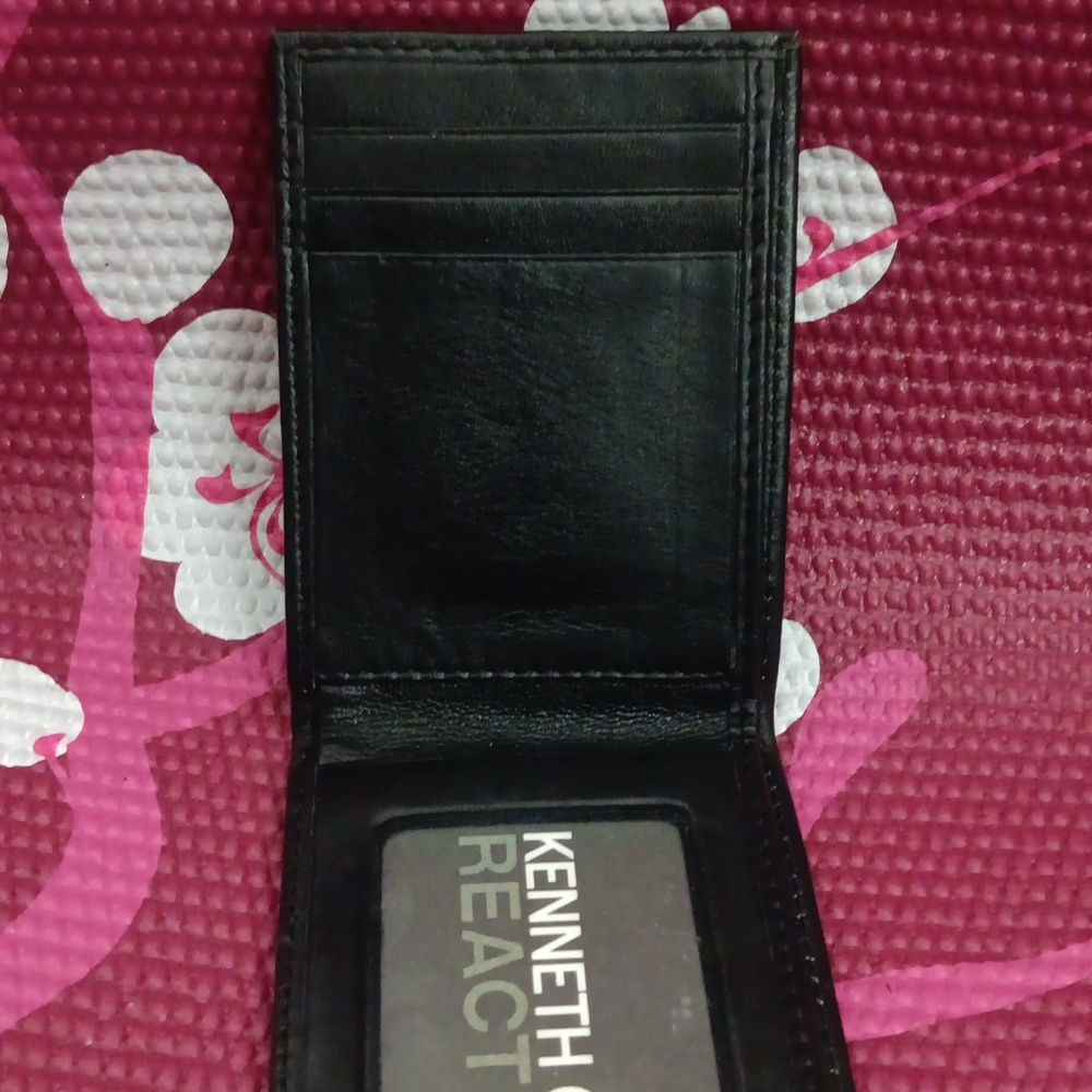 Kenneth  Cole - Picture 3 of 3